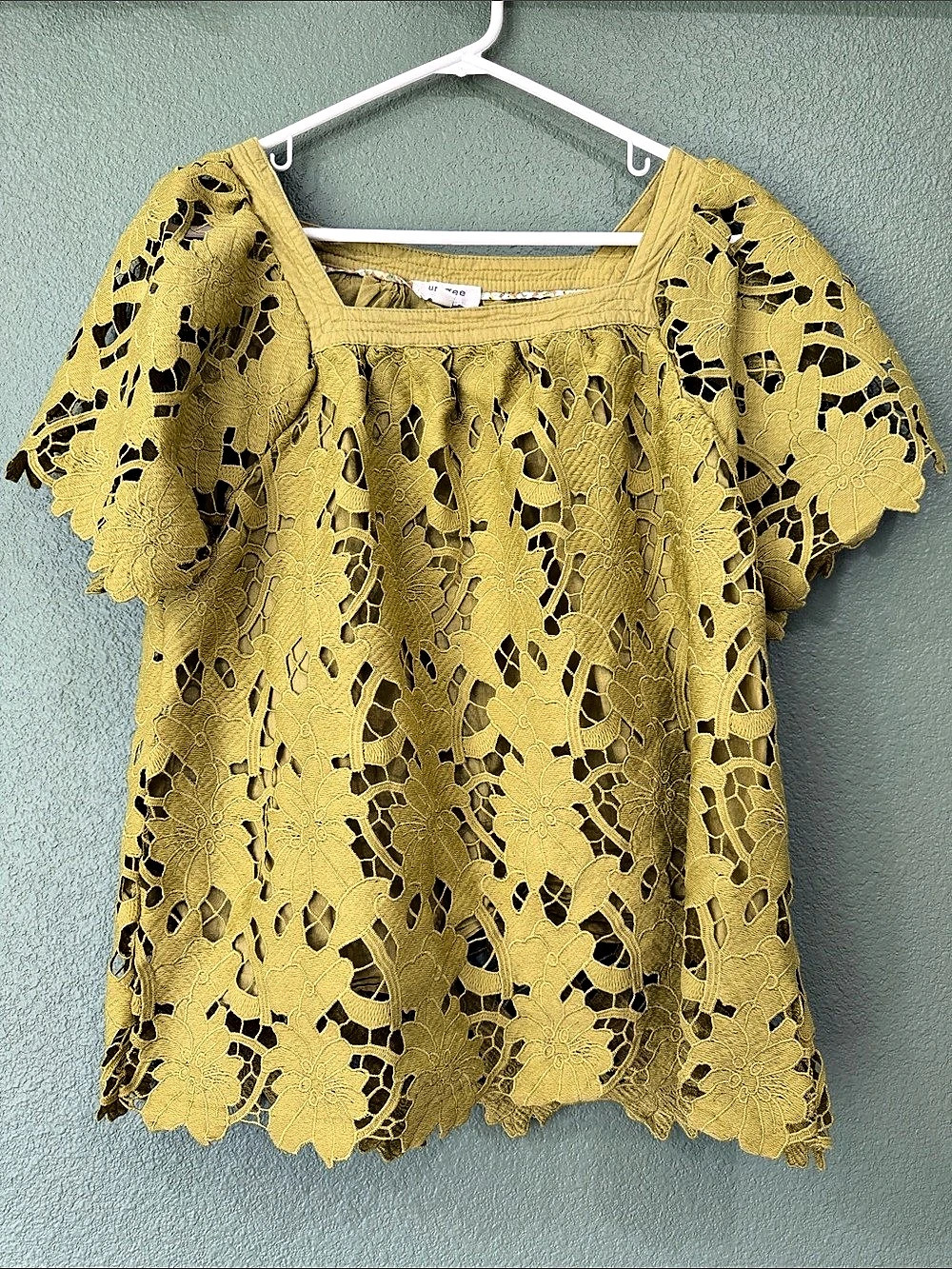Umgee Floral Lace Short Sleeve Blouse in green Like New